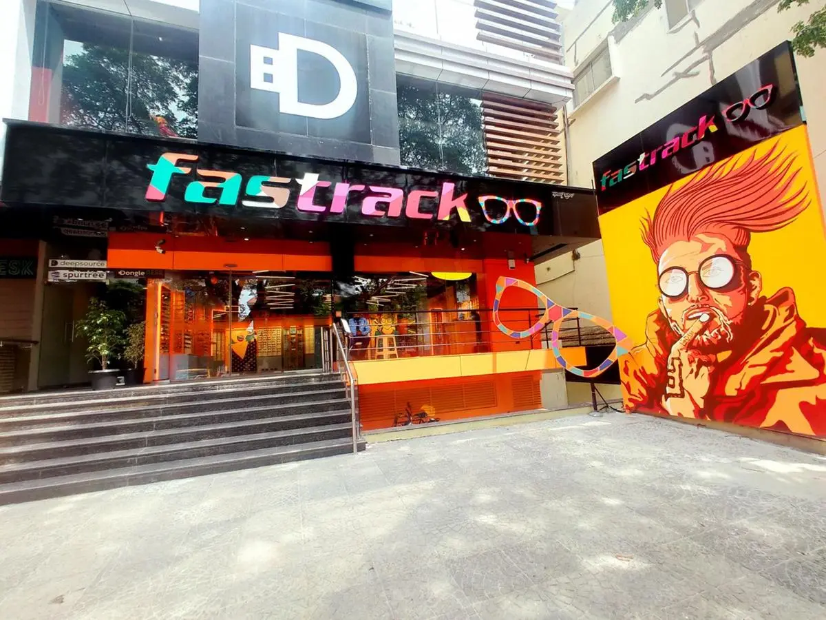 Titan top showroom indiranagar